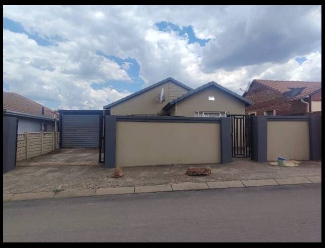 3 BEDROOM HOUSE FOR SALE IN LEBOENG